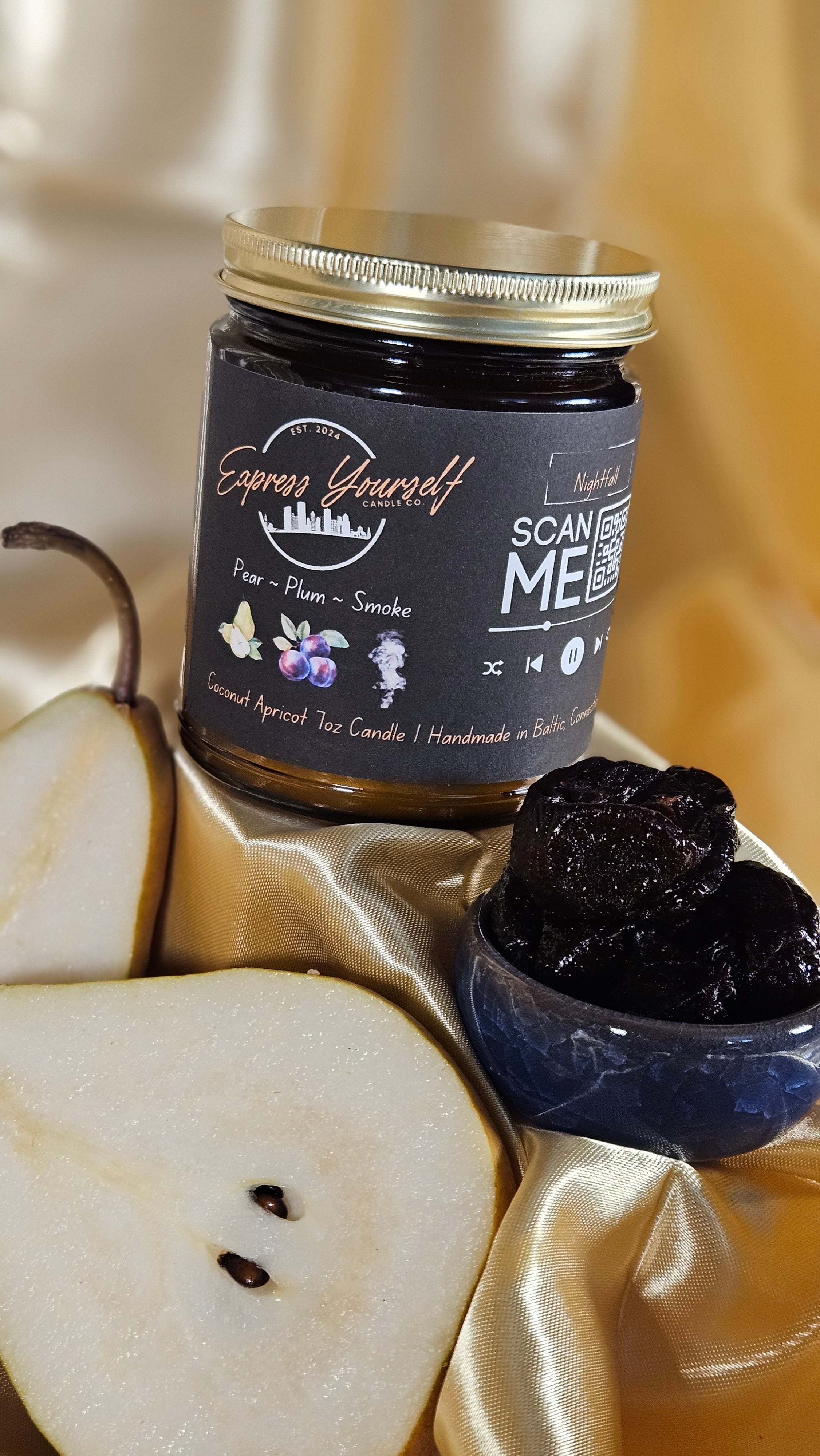 Handmade luxury pear scented candle for nighttime ambiance