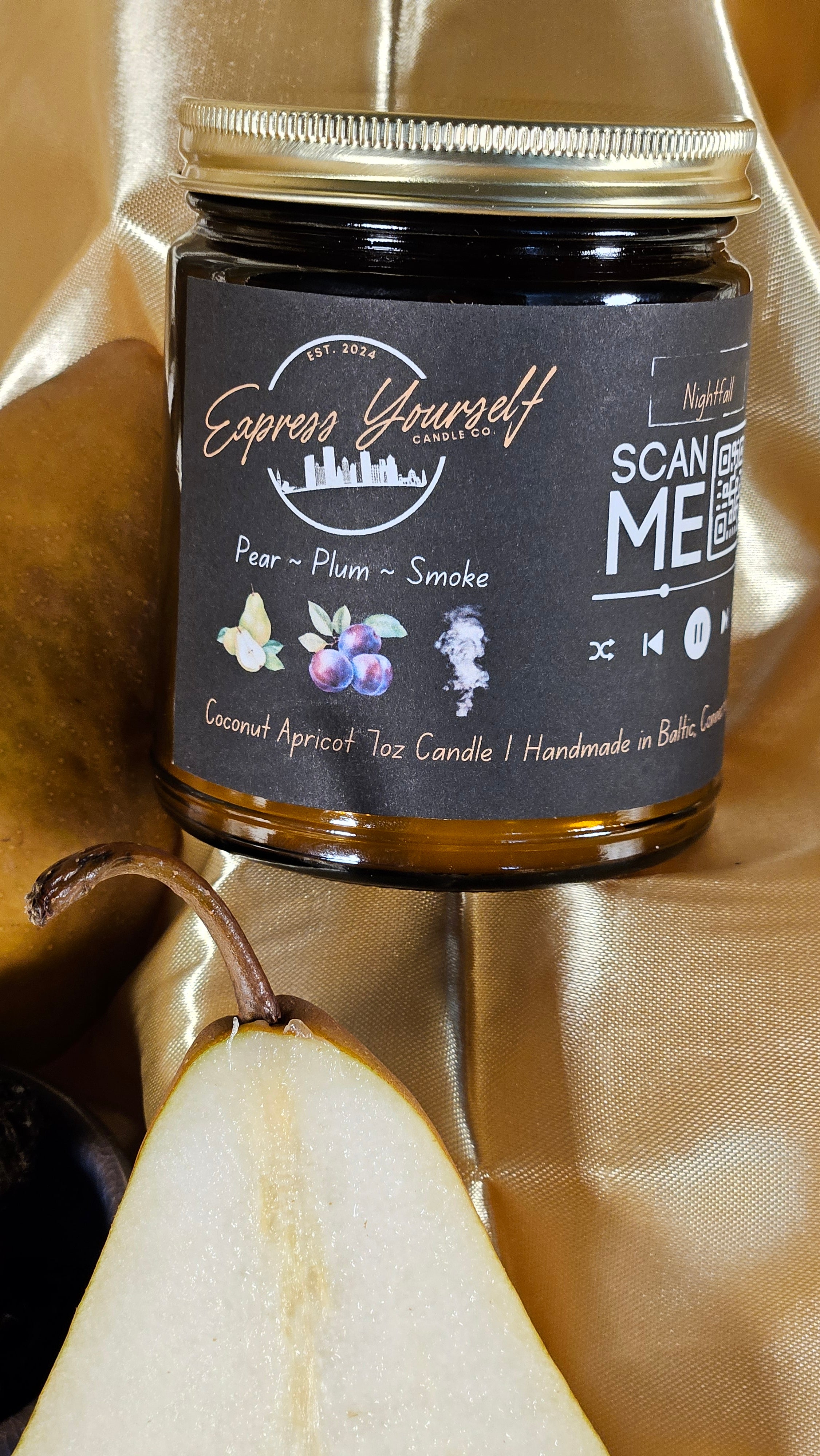 Handmade luxury pear scented candle for nighttime ambiance